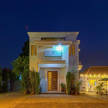 D'Talent Hotel Γιογκιακάρτα Εξωτερικό φωτογραφία
