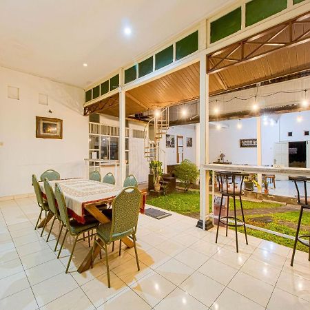 D'Talent Hotel Γιογκιακάρτα Εξωτερικό φωτογραφία