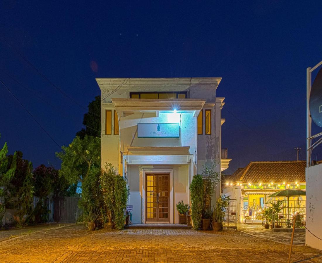 D'Talent Hotel Γιογκιακάρτα Εξωτερικό φωτογραφία