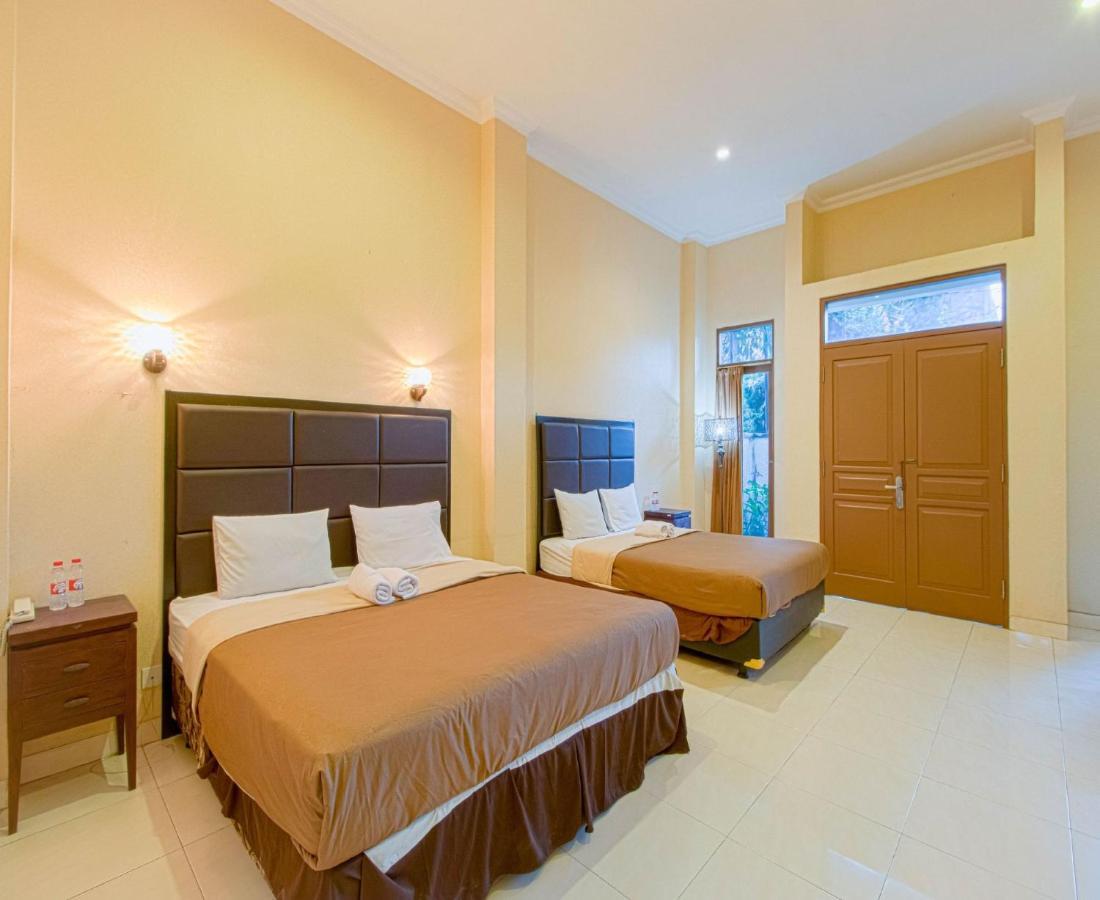 D'Talent Hotel Γιογκιακάρτα Εξωτερικό φωτογραφία