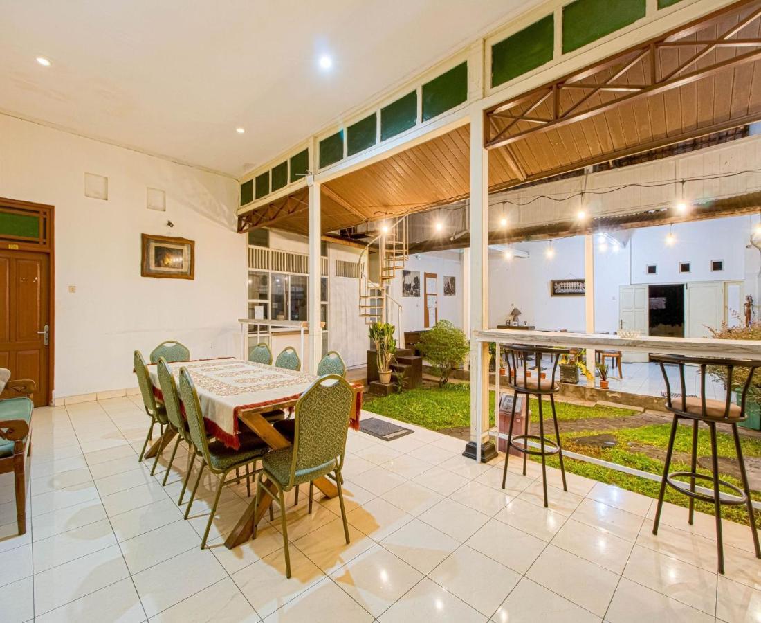 D'Talent Hotel Γιογκιακάρτα Εξωτερικό φωτογραφία