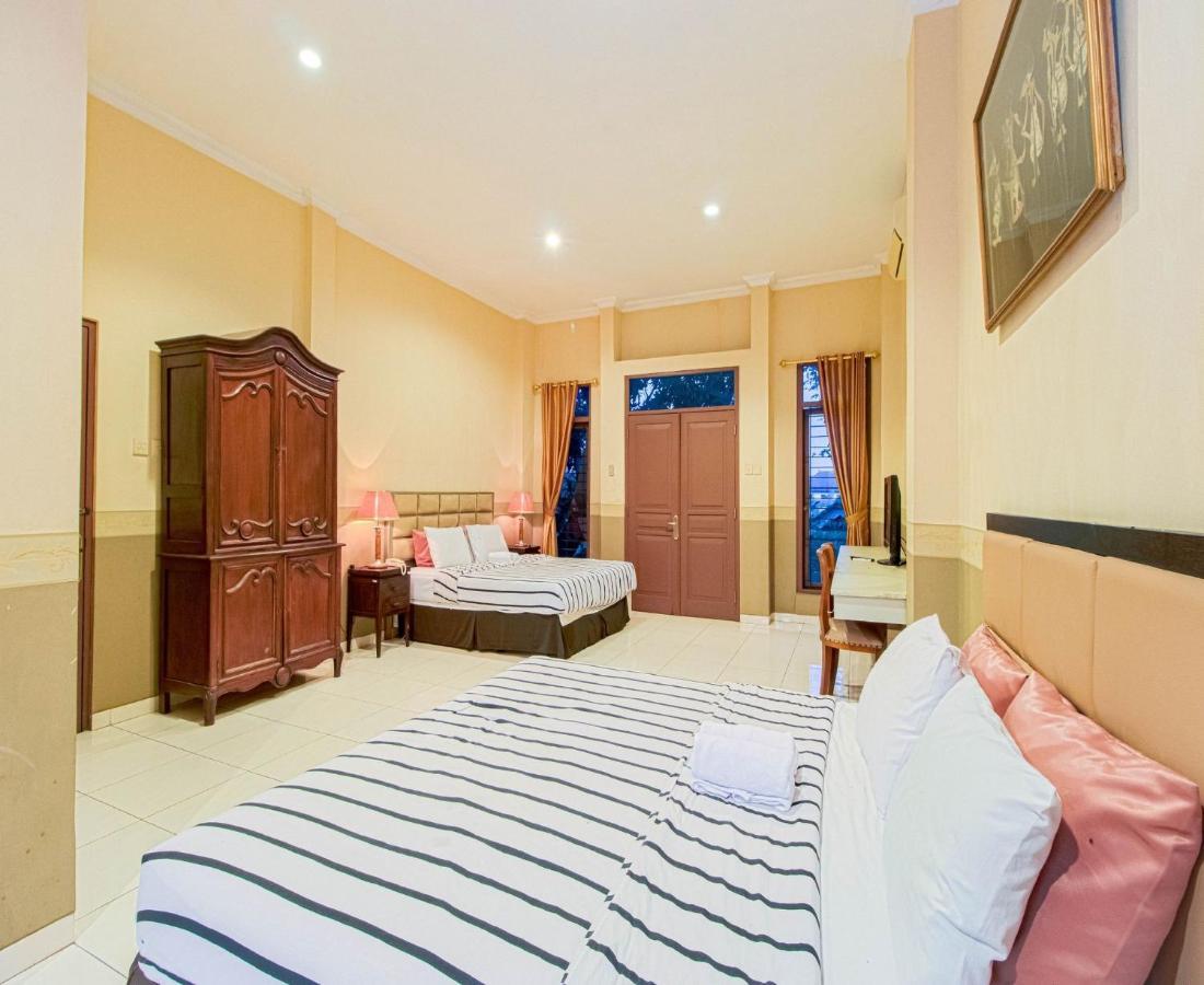 D'Talent Hotel Γιογκιακάρτα Εξωτερικό φωτογραφία