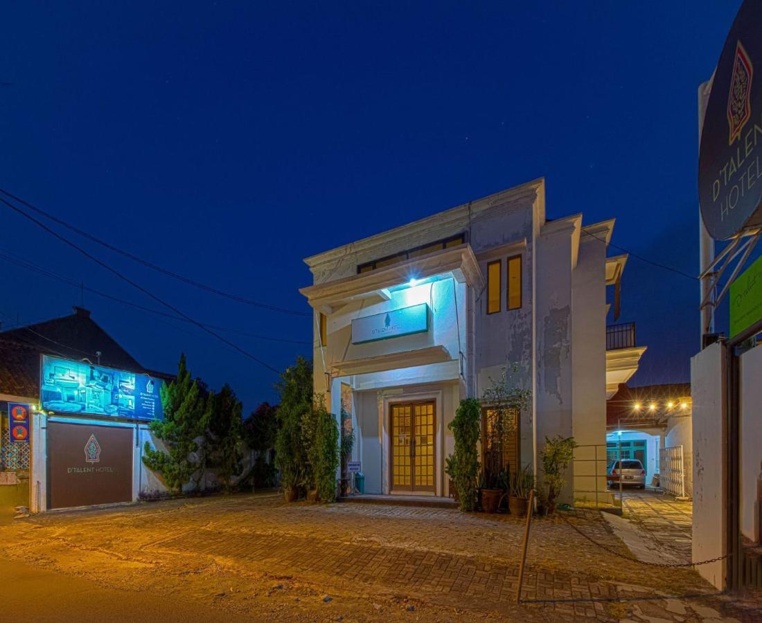 D'Talent Hotel Γιογκιακάρτα Εξωτερικό φωτογραφία