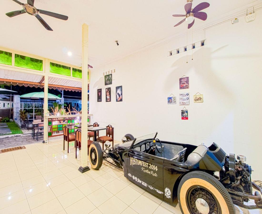 D'Talent Hotel Γιογκιακάρτα Εξωτερικό φωτογραφία
