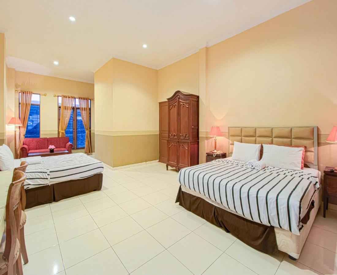 D'Talent Hotel Γιογκιακάρτα Εξωτερικό φωτογραφία