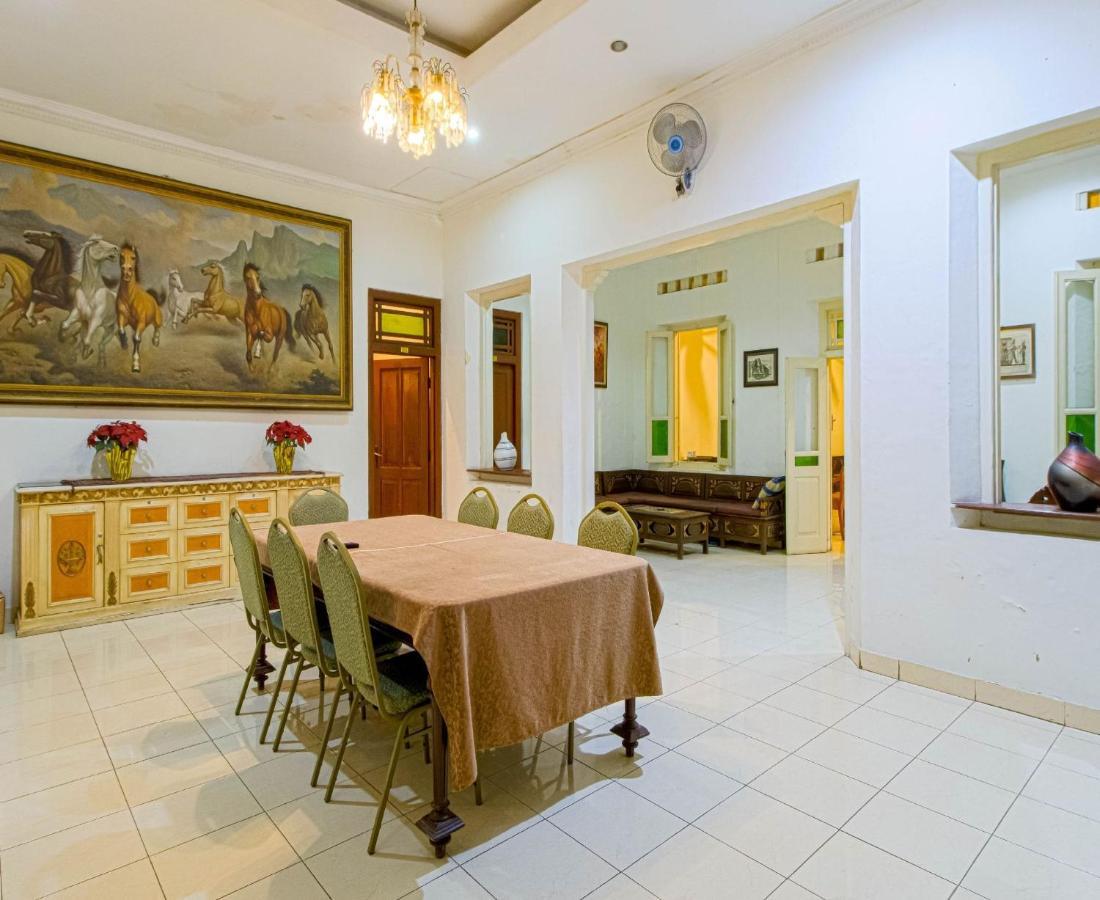 D'Talent Hotel Γιογκιακάρτα Εξωτερικό φωτογραφία